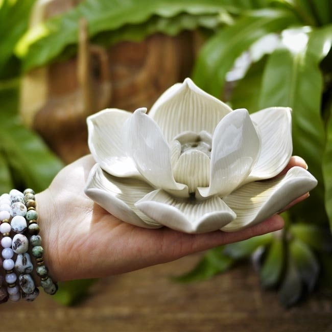 Incense Holder - Blooming Lotus Flower (L / Off-White)