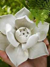 Load image into Gallery viewer, Incense Holder - Blooming Lotus Flower (L / Off-White)