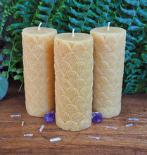 Load image into Gallery viewer, Beeswax Candle - Deco