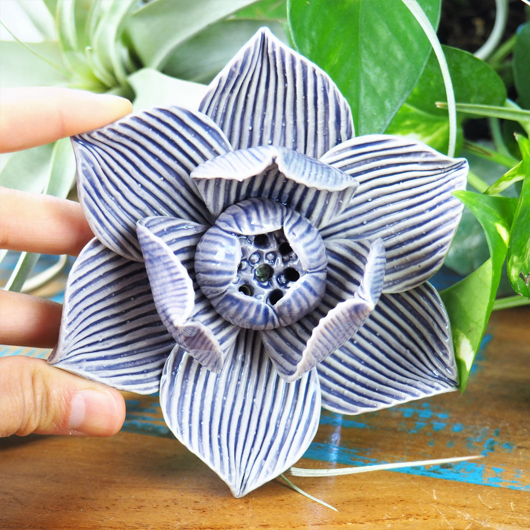 Incense Holder - Blooming Lotus Flower (M / Purple)