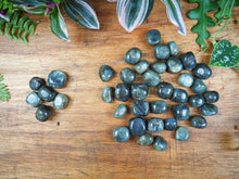 Load image into Gallery viewer, Labradorite Tumble Stones