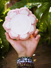 Load image into Gallery viewer, Incense Holder - Lotus Flower (L / Pink)
