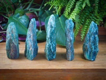 Load image into Gallery viewer, Fuchsite Standing, Large (+/- 1kg)